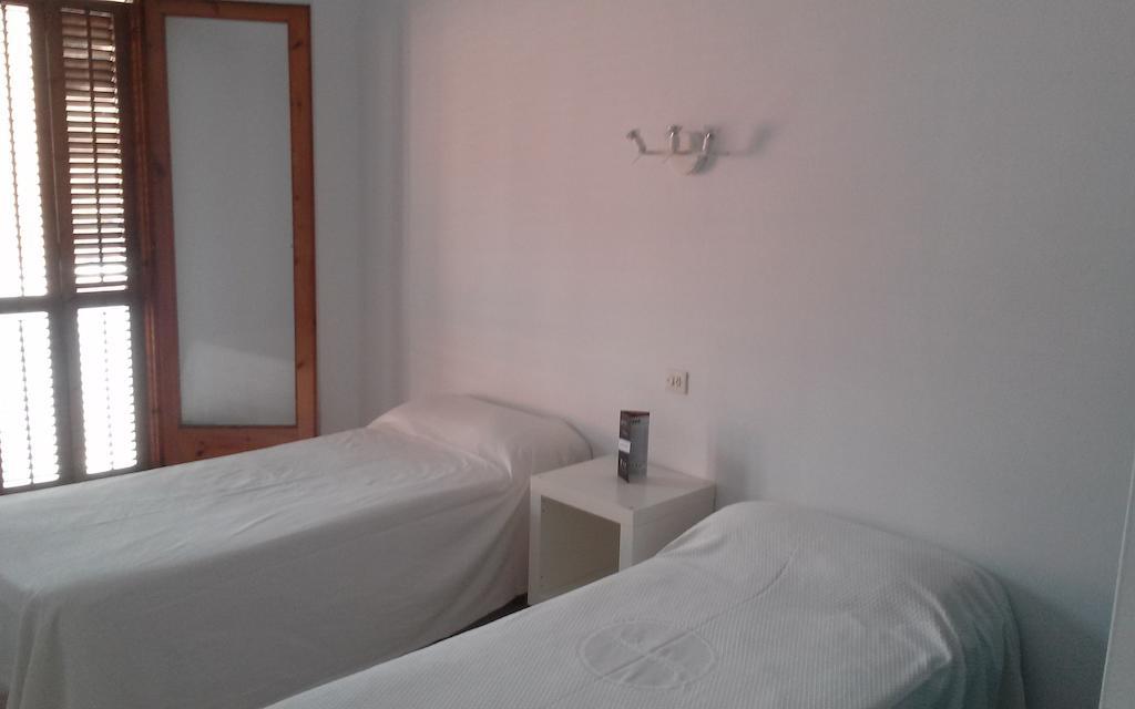 Hostal San Carlos Otel Lloret de Mar Oda fotoğraf