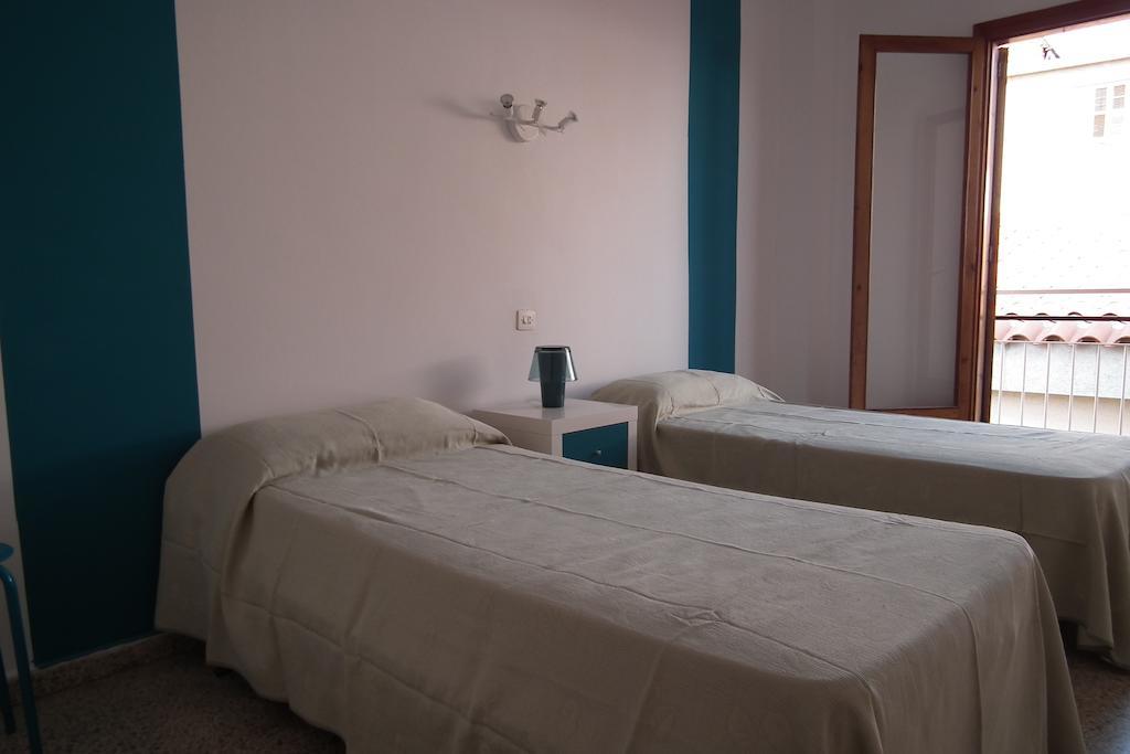 Hostal San Carlos Otel Lloret de Mar Oda fotoğraf
