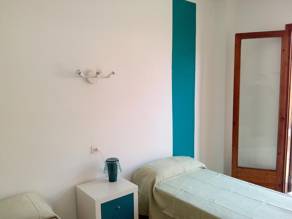 Hostal San Carlos Otel Lloret de Mar Oda fotoğraf